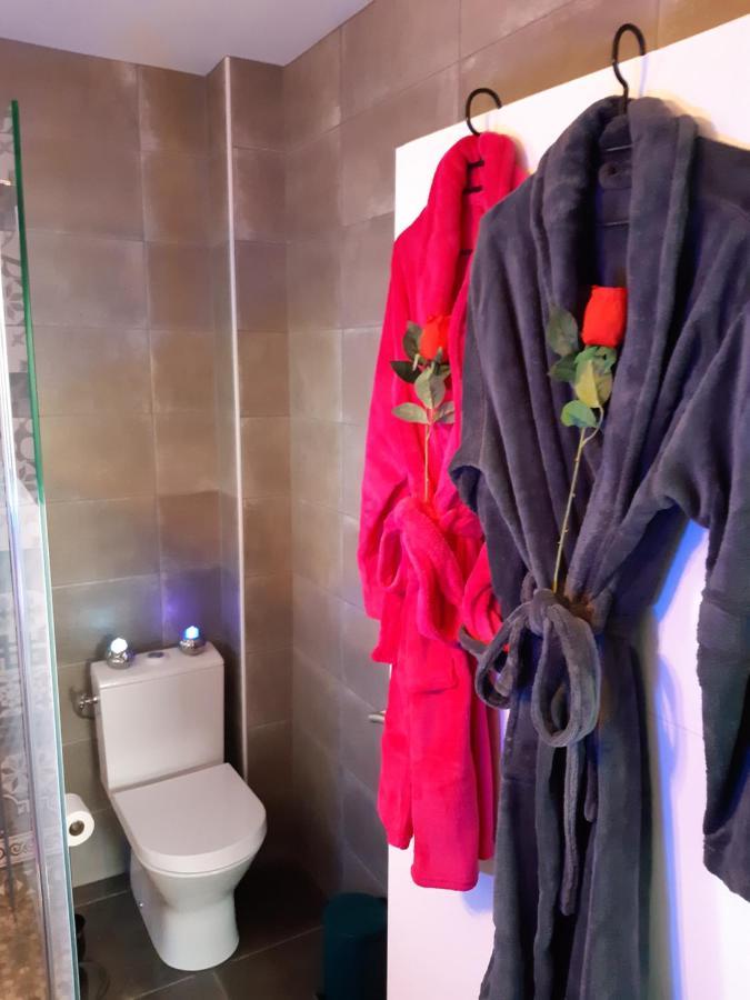 Un Sejour Romantique En Couple Avec Jacuzzi Prive Chromotherapie Jardin Maison Privee Ychoux Exteriör bild