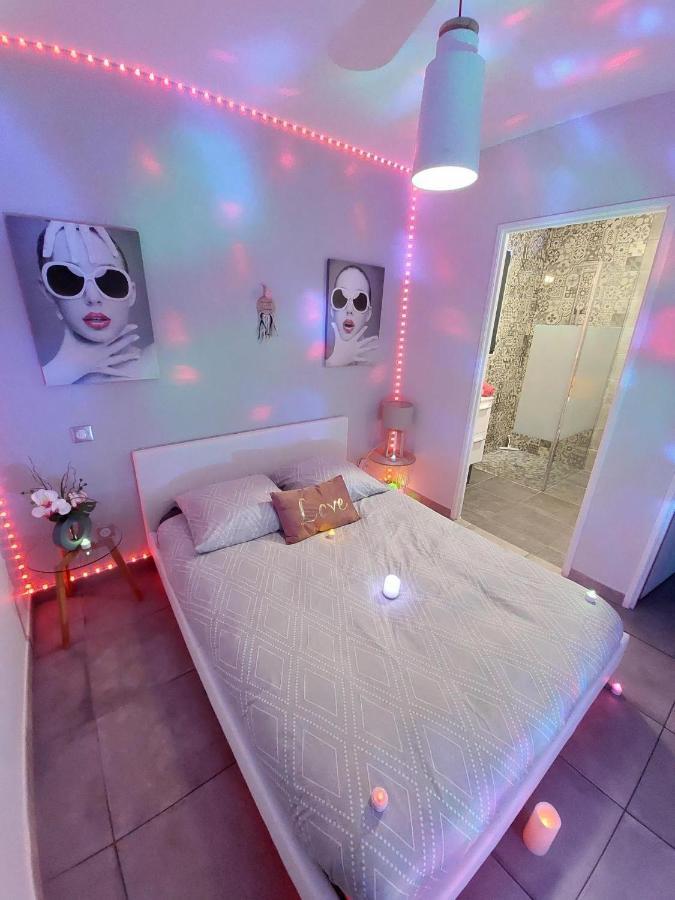 Un Sejour Romantique En Couple Avec Jacuzzi Prive Chromotherapie Jardin Maison Privee Ychoux Exteriör bild
